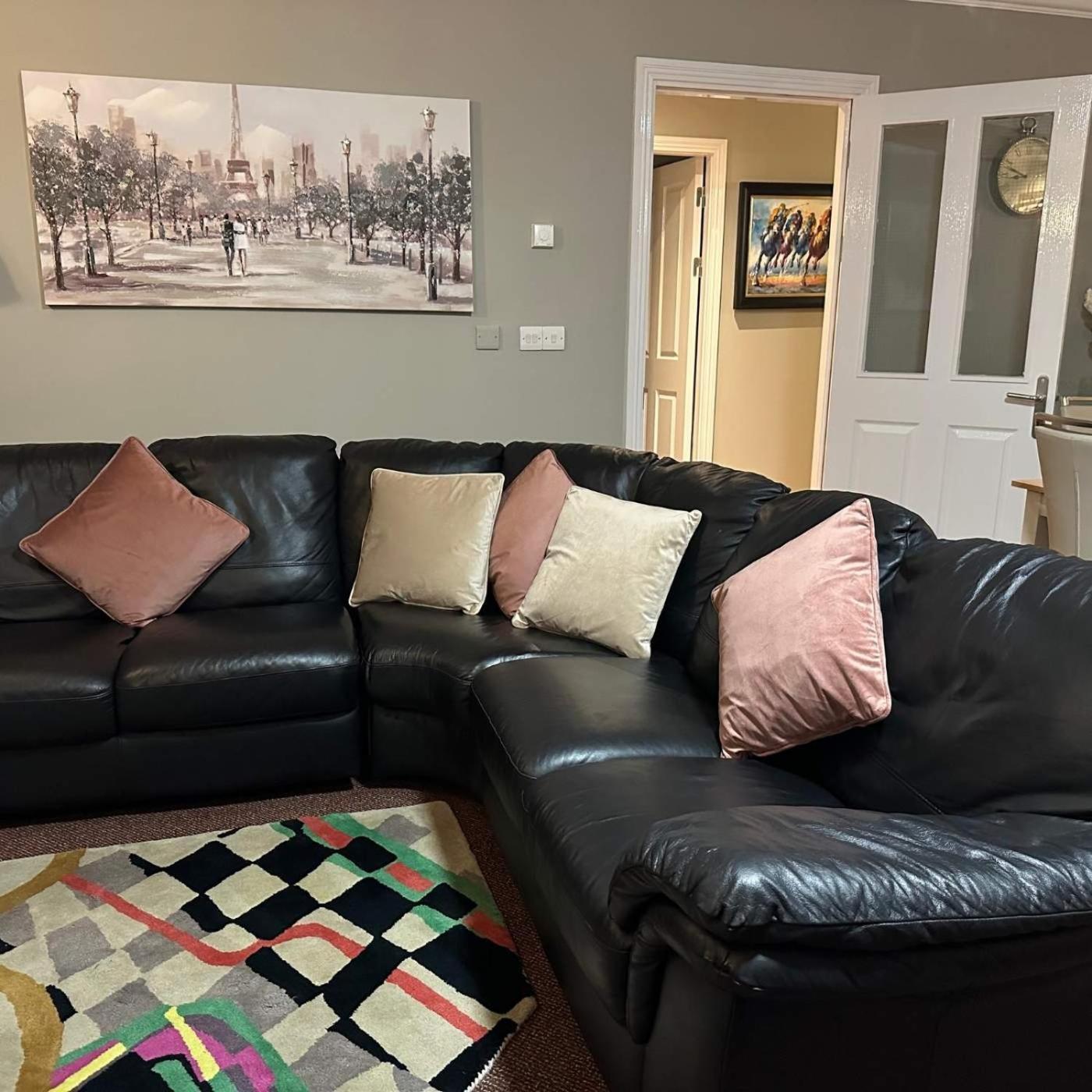 Spacious 2 Bedroom Apartment In Killarney Exterior photo